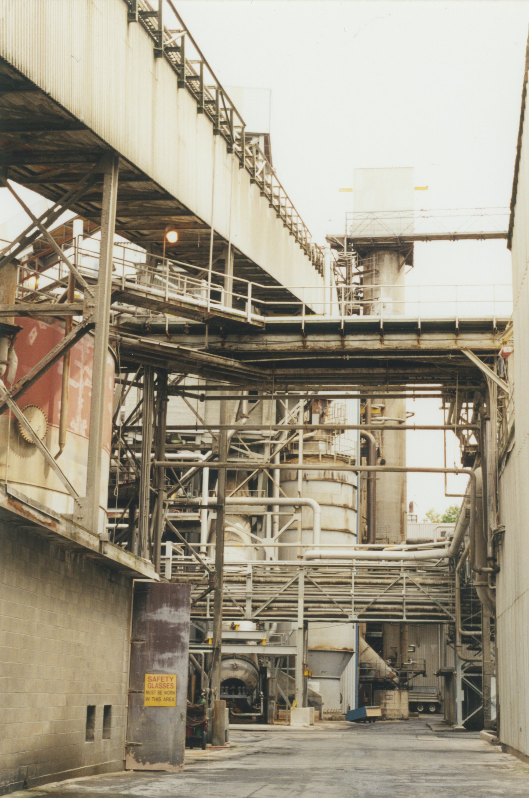 Industrial facility with structural piping